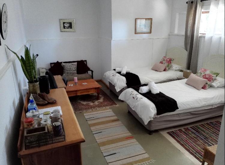 Suzie'S Coffee Shop Accommodation Белвил Екстериор снимка