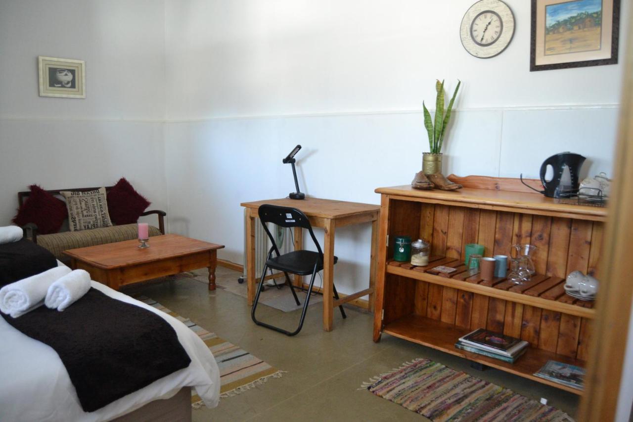 Suzie'S Coffee Shop Accommodation Белвил Екстериор снимка