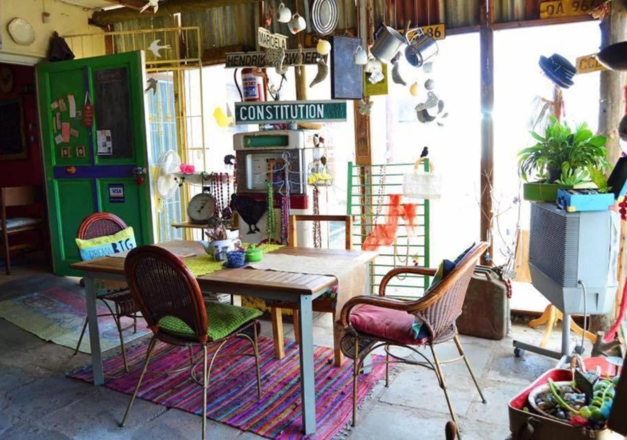 Suzie'S Coffee Shop Accommodation Белвил Екстериор снимка