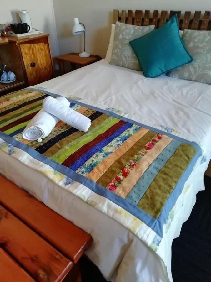 Suzie'S Coffee Shop Accommodation Белвил Екстериор снимка