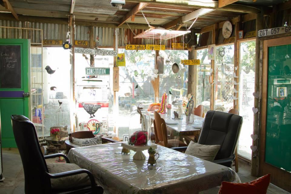 Suzie'S Coffee Shop Accommodation Белвил Екстериор снимка